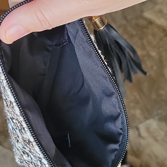 LIB New York Black and White Tweed Wristlet - Picture 5 of 5
